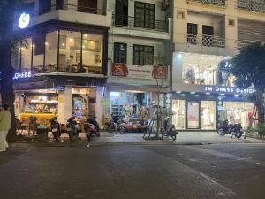 Bán Nhà Mặt Phố Bà Triệu, 80m, 5 Tầng, Lô Góc, Vỉa Hè Kinh Doanh, Giá Bán 76 Tỷ